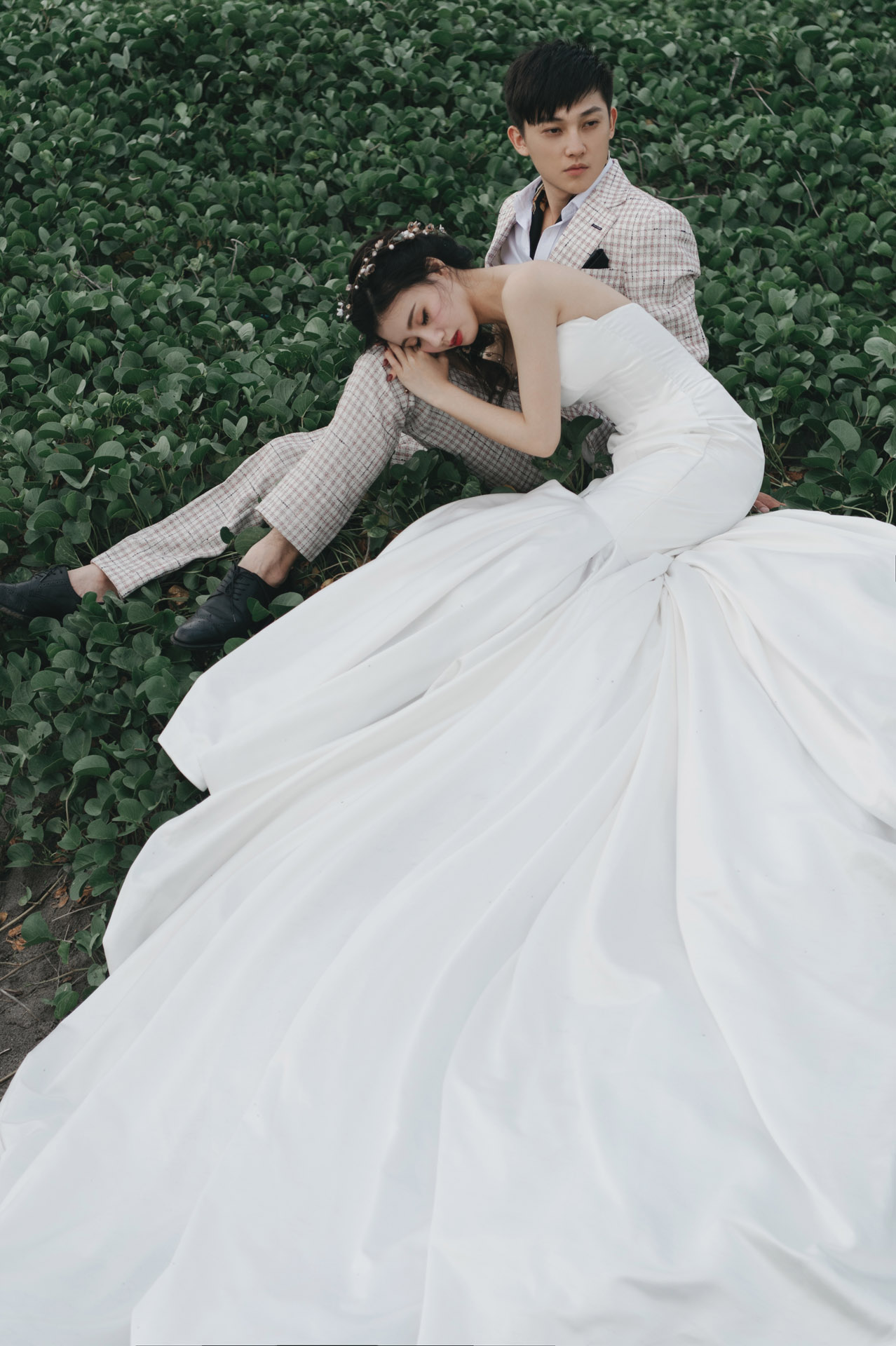 攝影師：大伯 Photography / 造型師：Peggy bowa | 台中自助婚紗攝影 | 八田伴伴 手作禮服婚物所 - 台中婚紗工作室