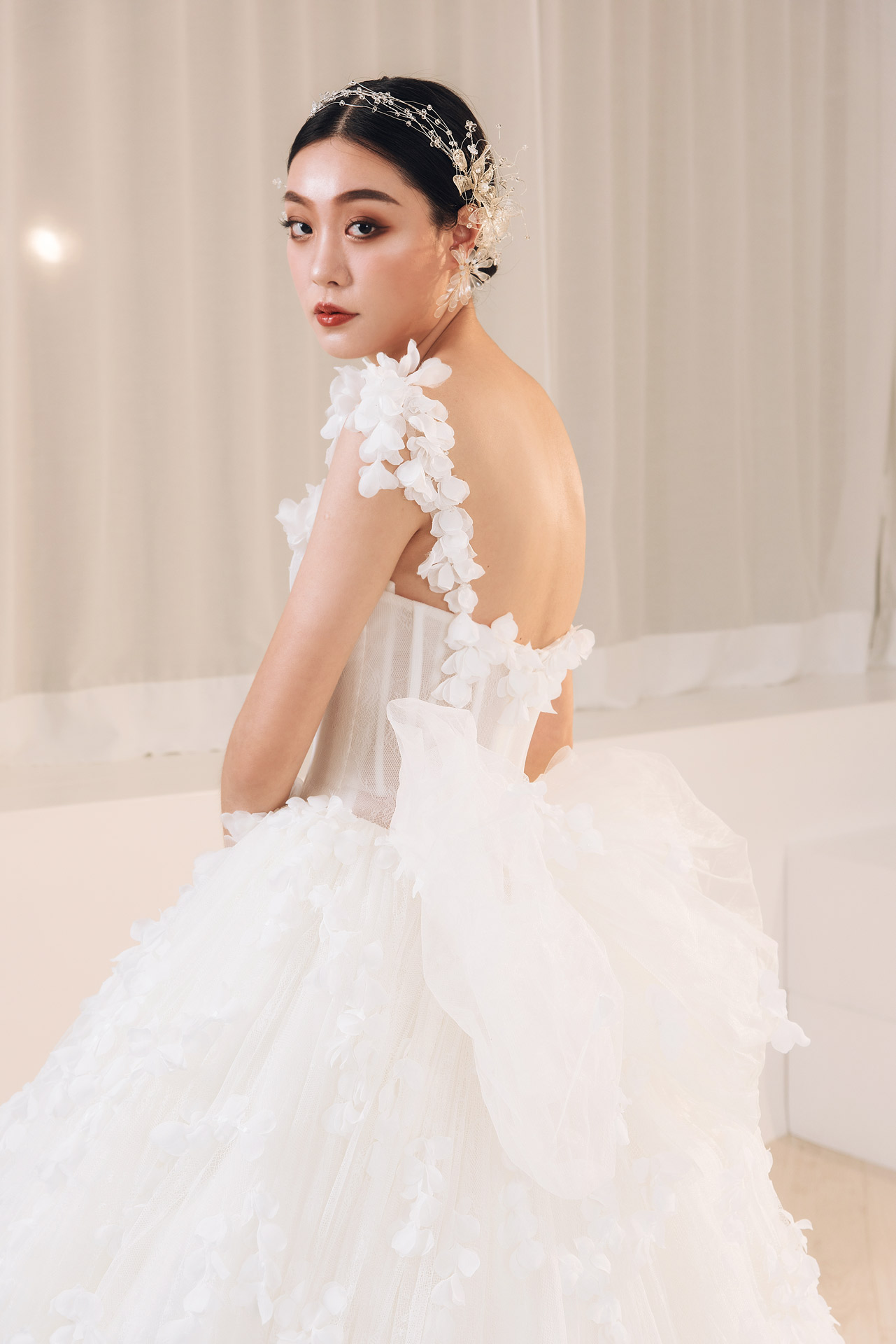 線上禮服 | Bride Collection | A-V083 | 攝影：田富生 Photography | 八田伴伴 手作禮服婚物所 - 台中婚紗工作室/單租禮服/自助婚紗攝影