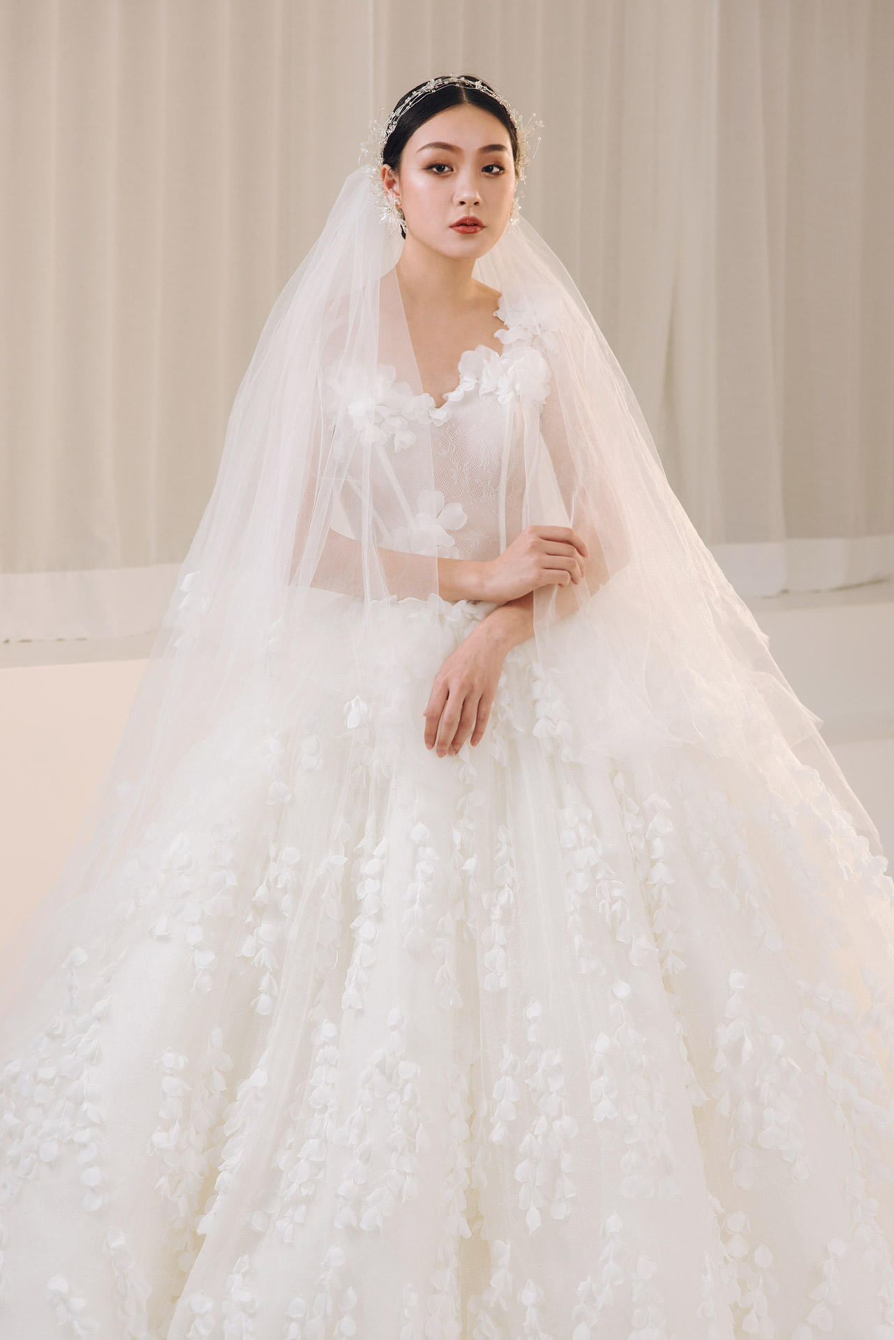 線上禮服 | Bride Collection | A-V083 | 攝影：田富生 Photography | 八田伴伴 手作禮服婚物所 - 台中婚紗工作室/單租禮服/自助婚紗攝影