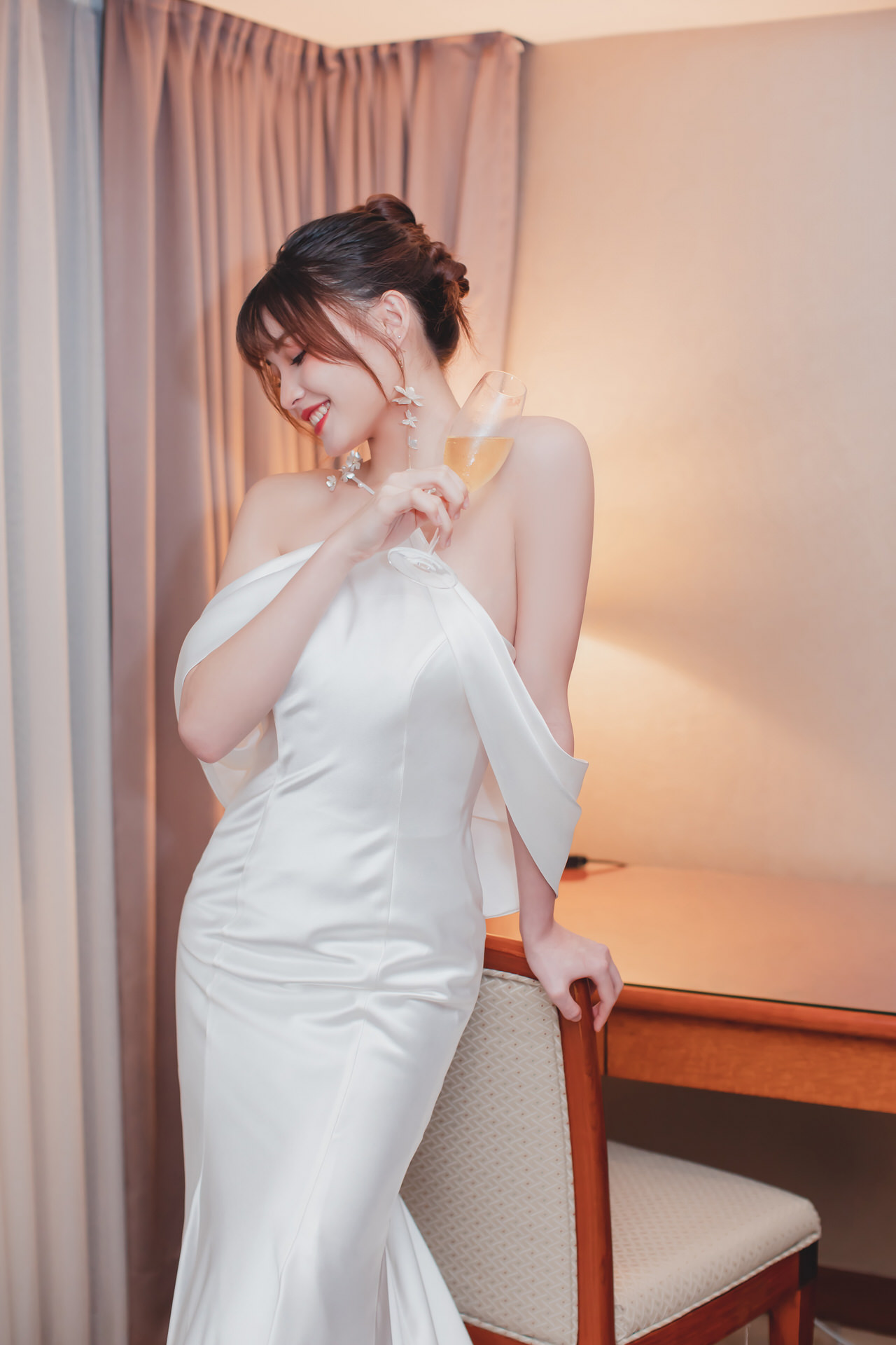 線上禮服 | Bride Collection | A-V099 | 落肩手工訂製白紗