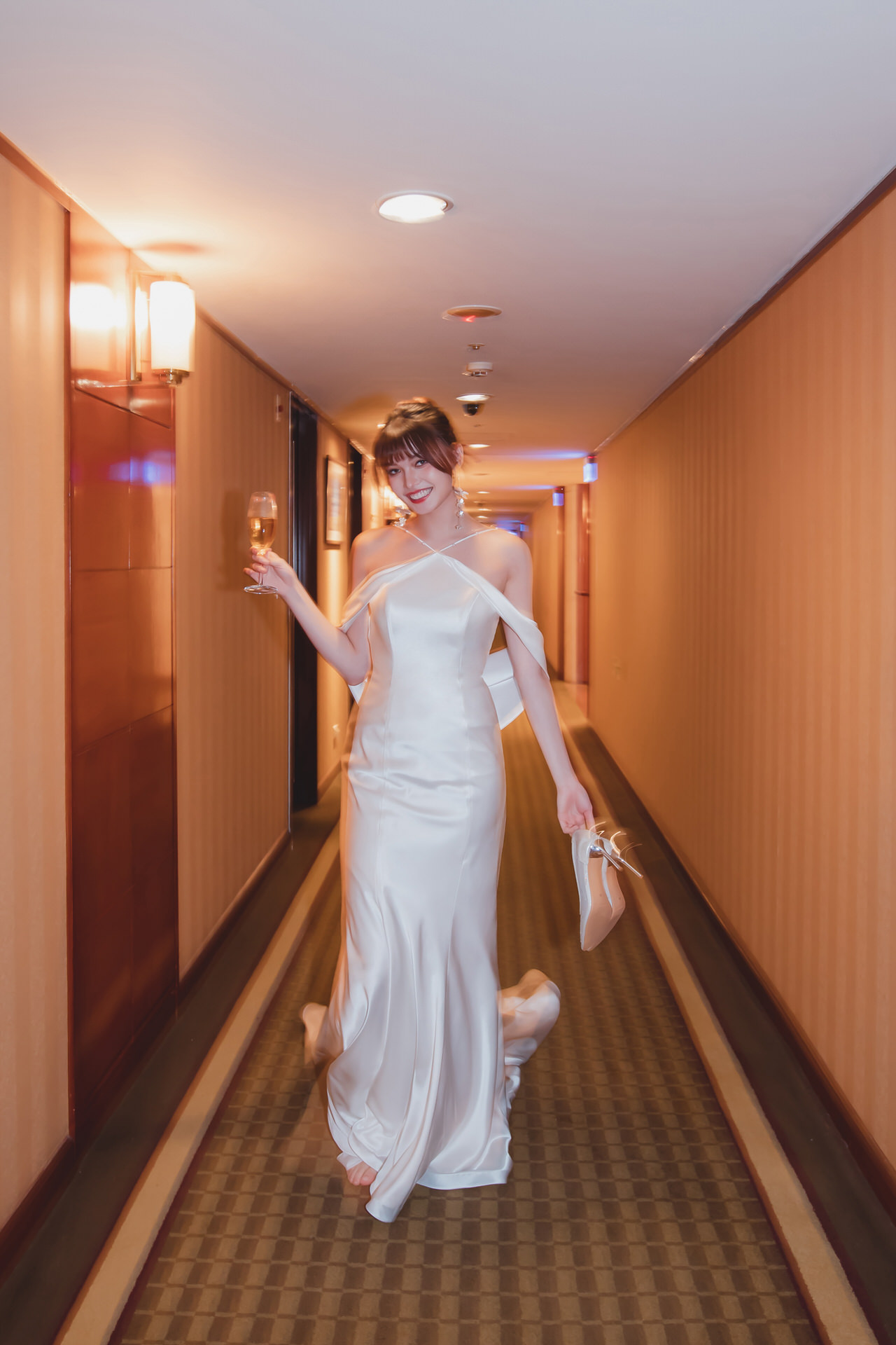 線上禮服 | Bride Collection | A-V099 | 落肩手工訂製白紗