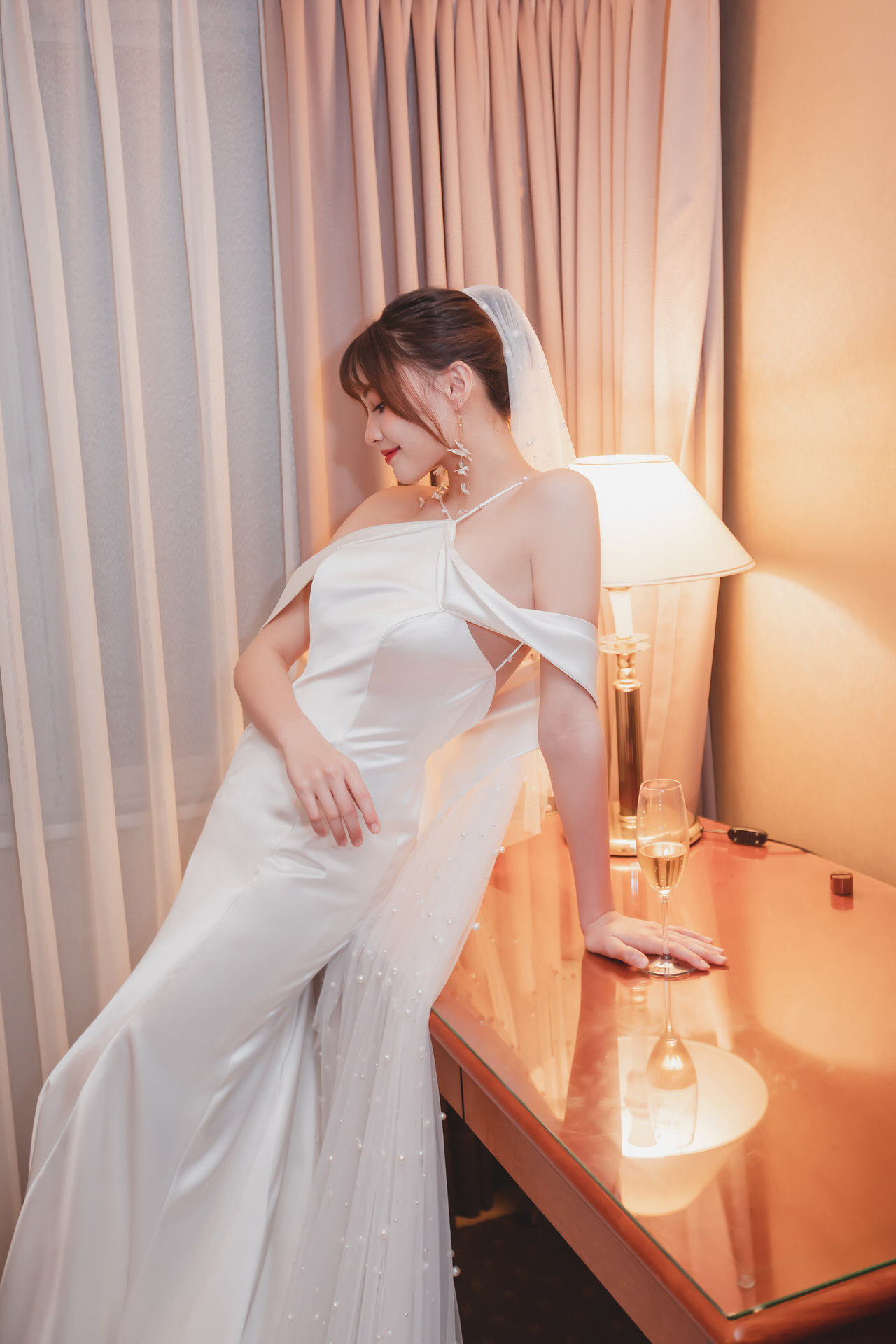 線上禮服 | Bride Collection | A-V099 | 落肩手工訂製白紗