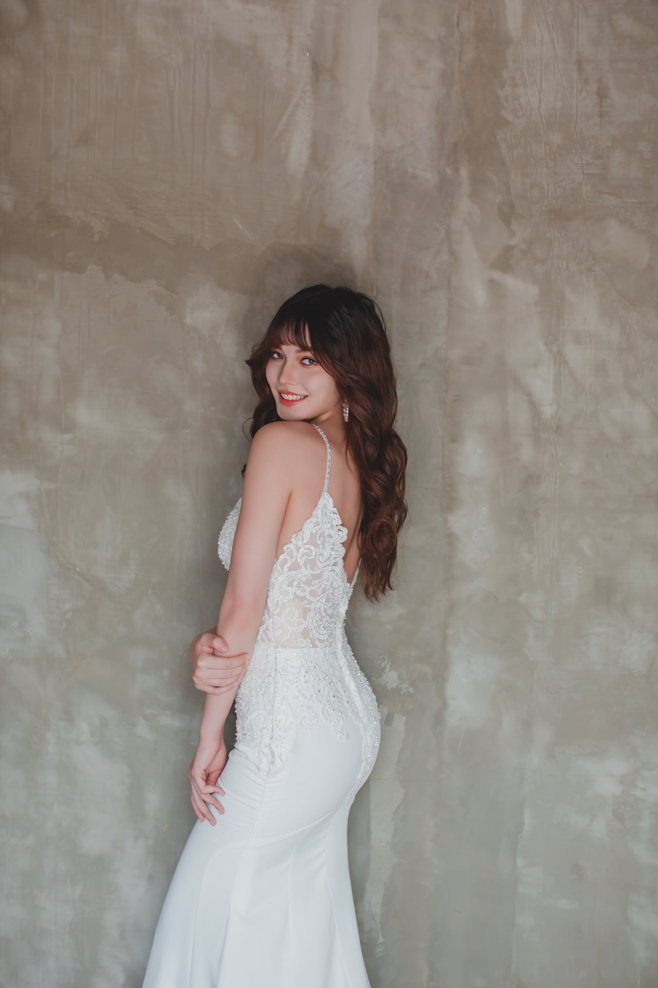 線上禮服 | Bride Collection | A-V103 | 細肩帶蕾絲魚尾訂製白紗