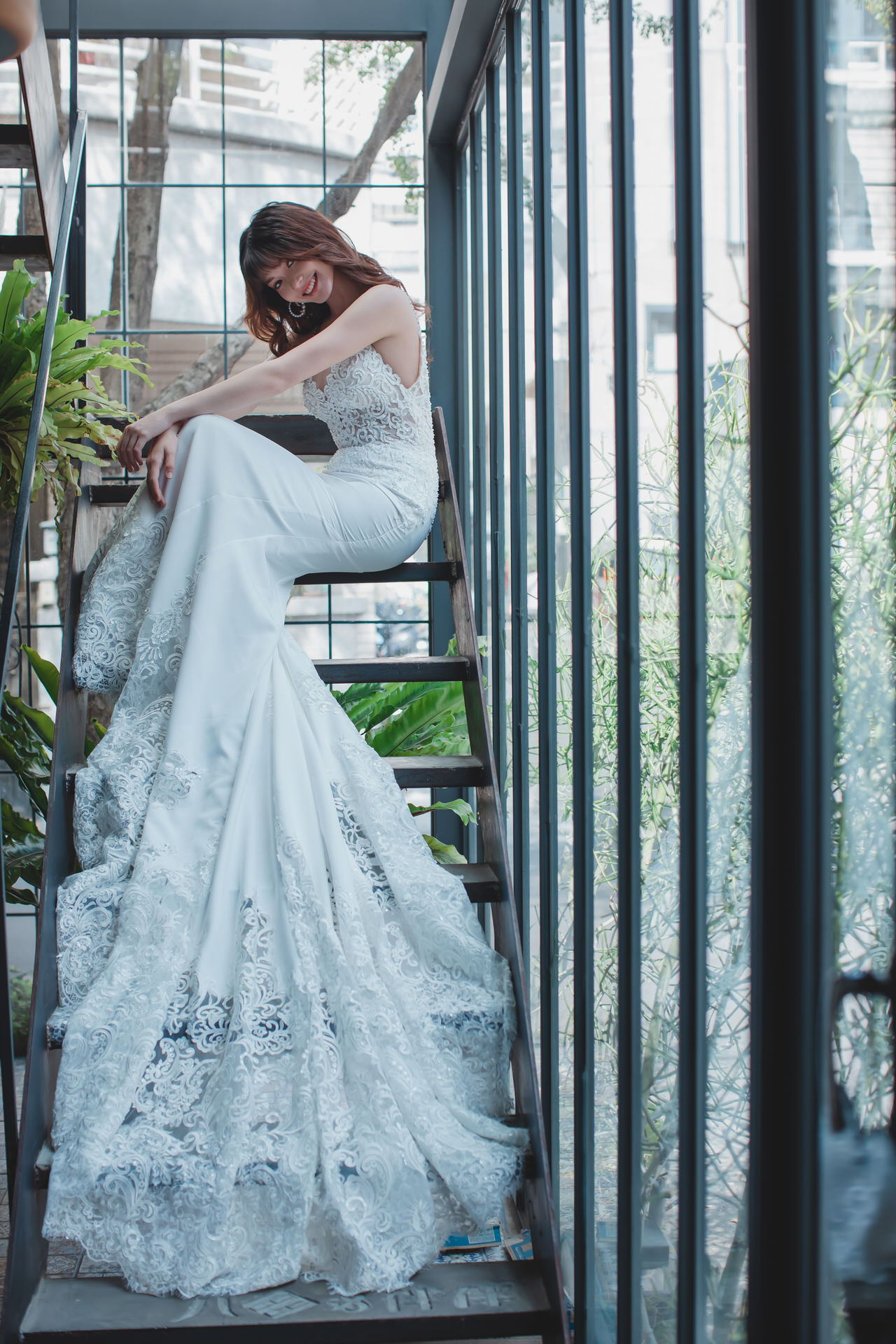 線上禮服 | Bride Collection | A-V103 | 細肩帶蕾絲魚尾訂製白紗