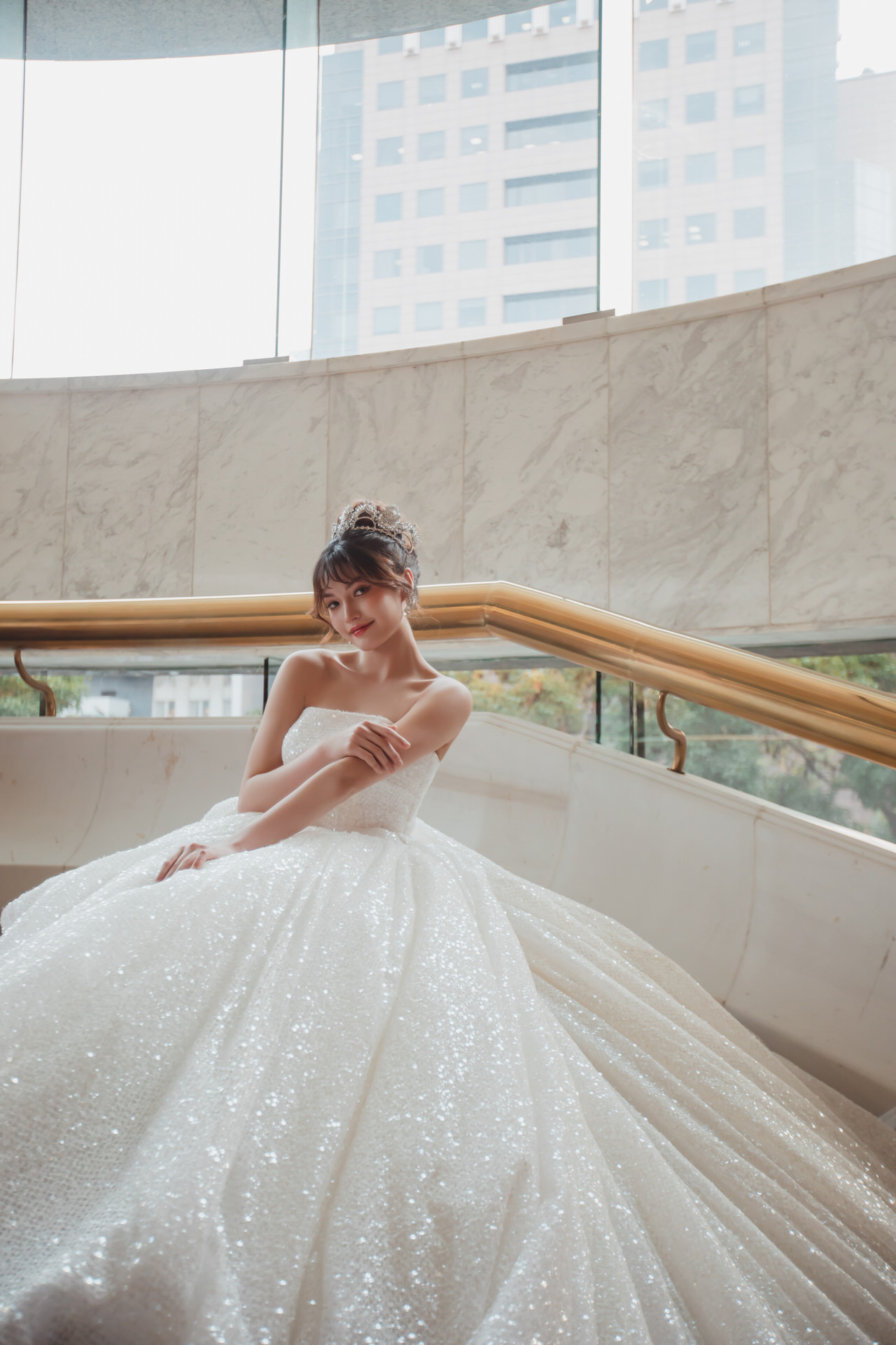 線上禮服 | Bride Collection | A-V106 | 三穿式華麗亮面紗訂製白紗