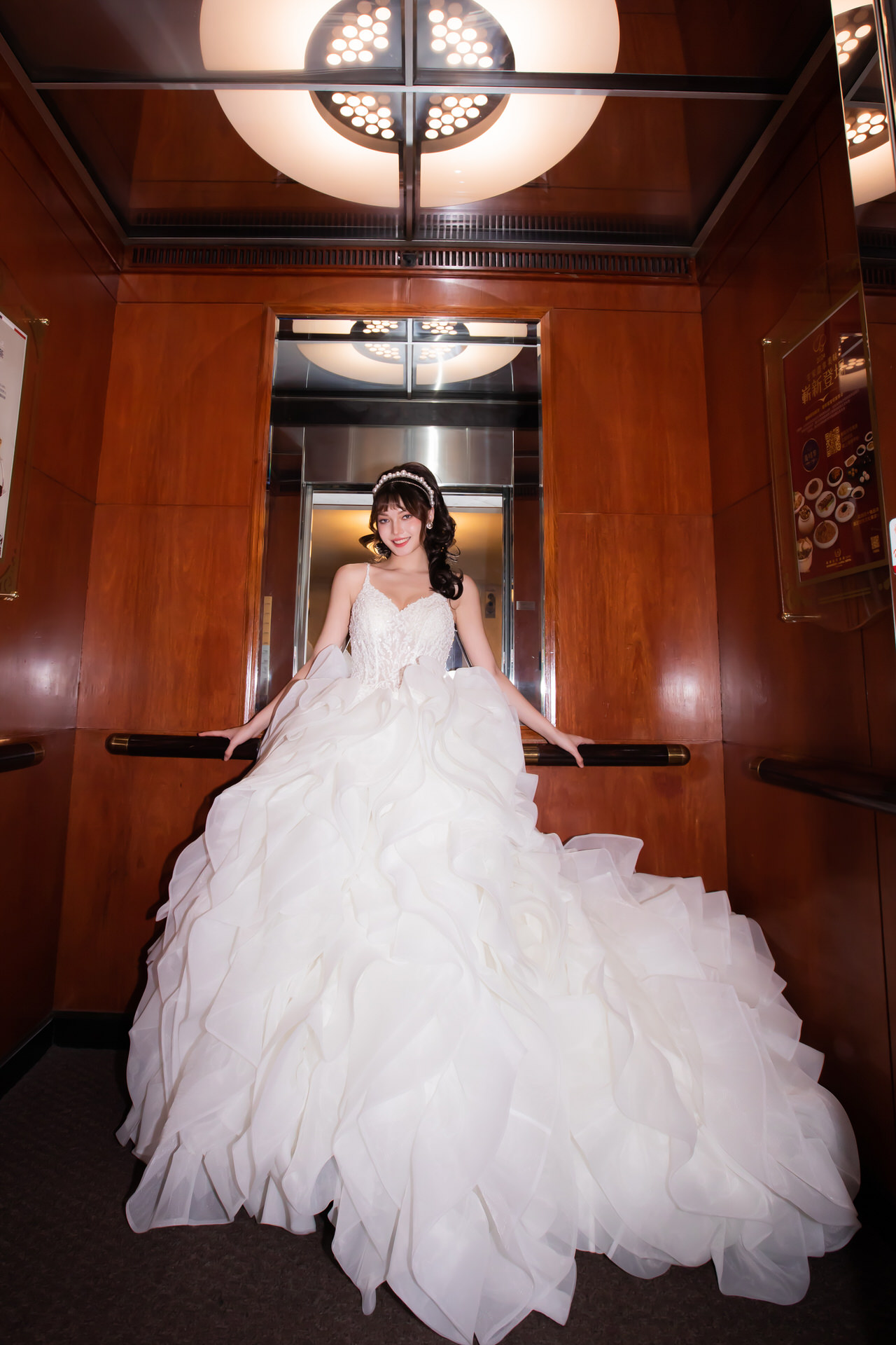 線上禮服 | Bride Collection | A-V107 | 細肩帶多層次訂製白紗