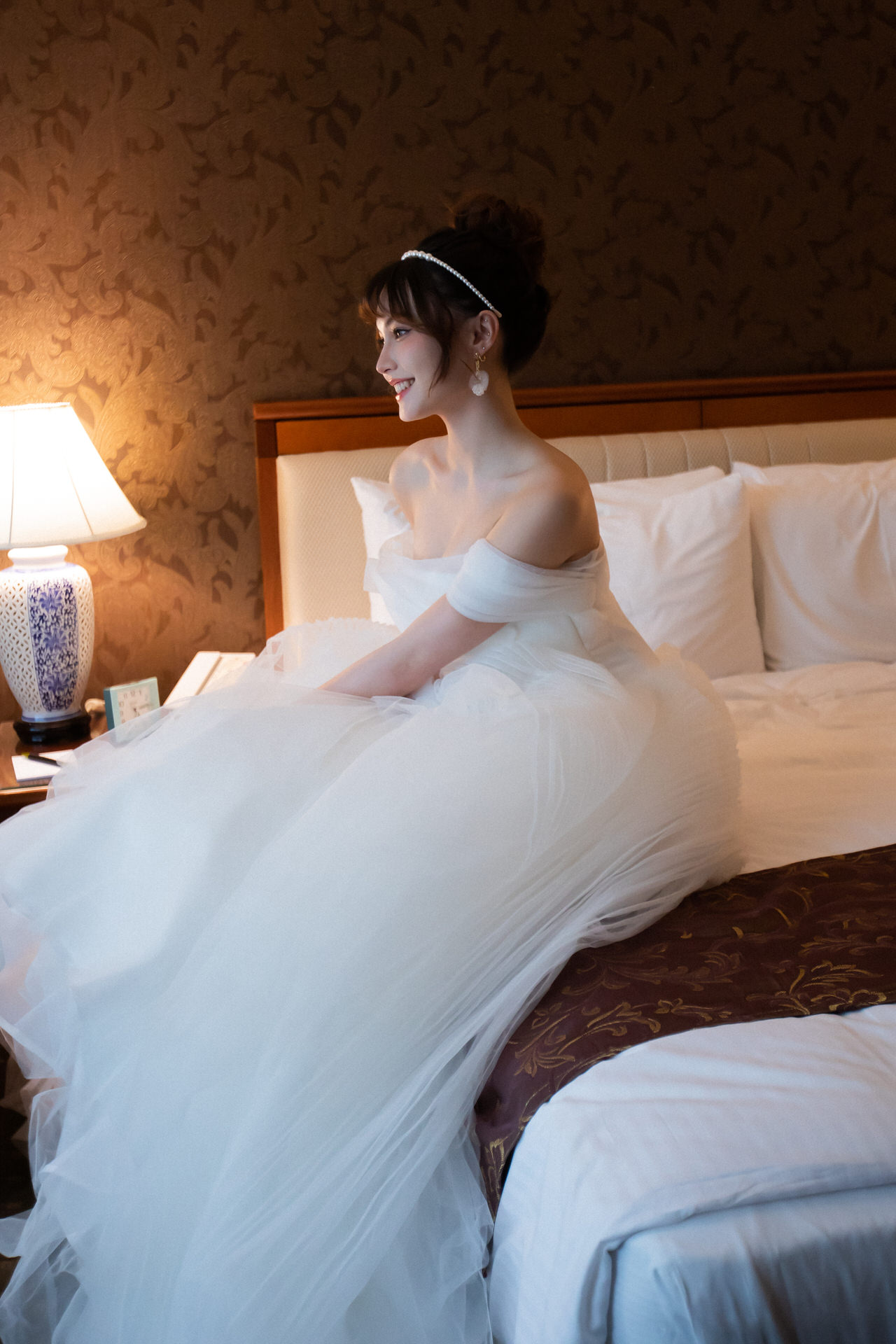 線上禮服 | Bride Collection | A-W070 | 單肩抹胸素面白紗