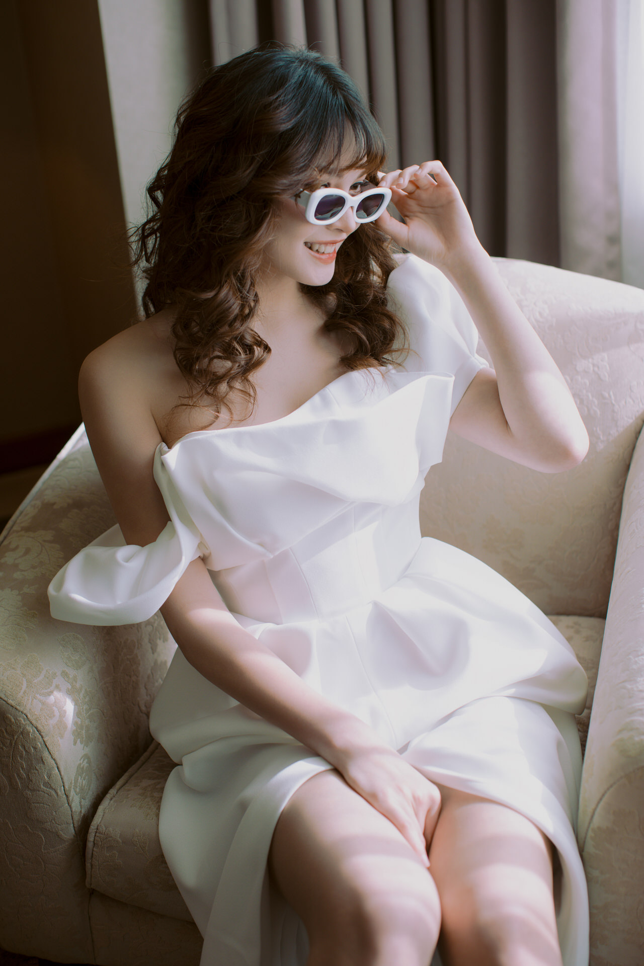 線上禮服 | Bride Collection | A-W072 | 花苞剪裁卡肩白紗