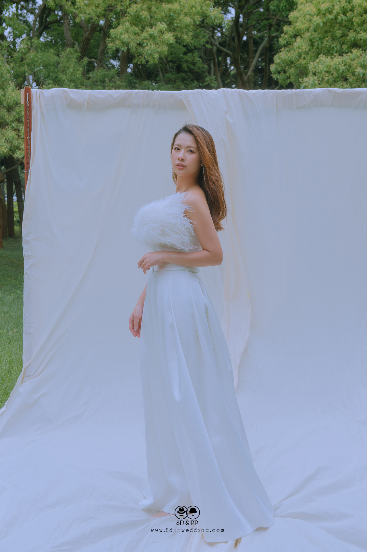品牌婚紗 | 極簡羽毛與緞面高級婚紗 | 手作系列 | 量身訂製 | 台中婚紗 | 八田伴伴 手作禮服婚物所