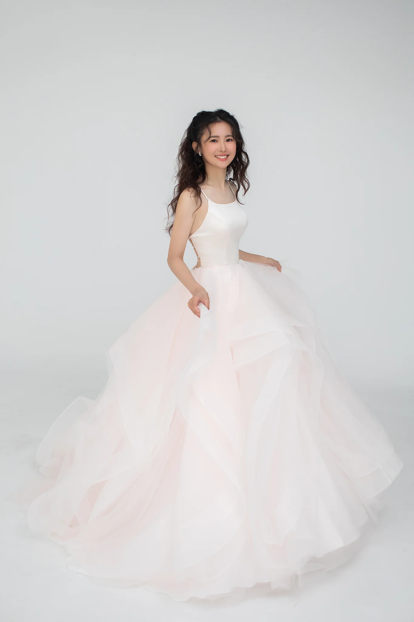 精品晚禮服 | 霧面緞歐根紗極簡婚紗 | 禮服租借 | 量身訂製 | 台中婚紗 | 八田伴伴 手作禮服婚物所