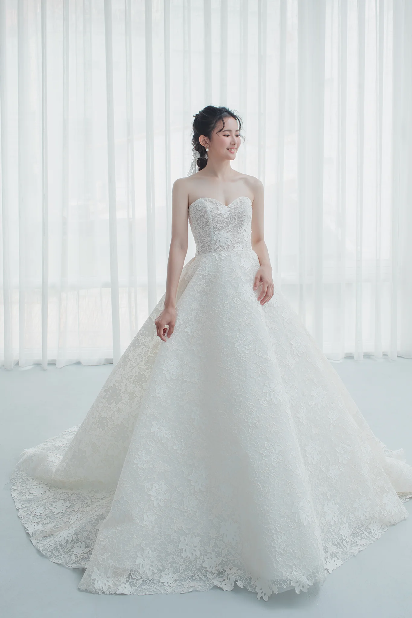 品牌婚紗 | 極簡經典蕾絲款婚紗 | 禮服租借 | 量身訂製 | 台中婚紗 | 八田伴伴 手作禮服婚物所