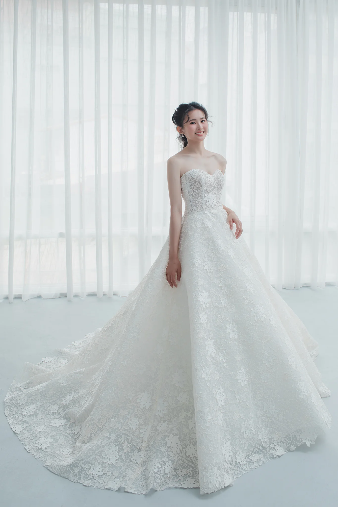 品牌婚紗 | 極簡經典蕾絲款婚紗 | 禮服租借 | 量身訂製 | 台中婚紗 | 八田伴伴 手作禮服婚物所