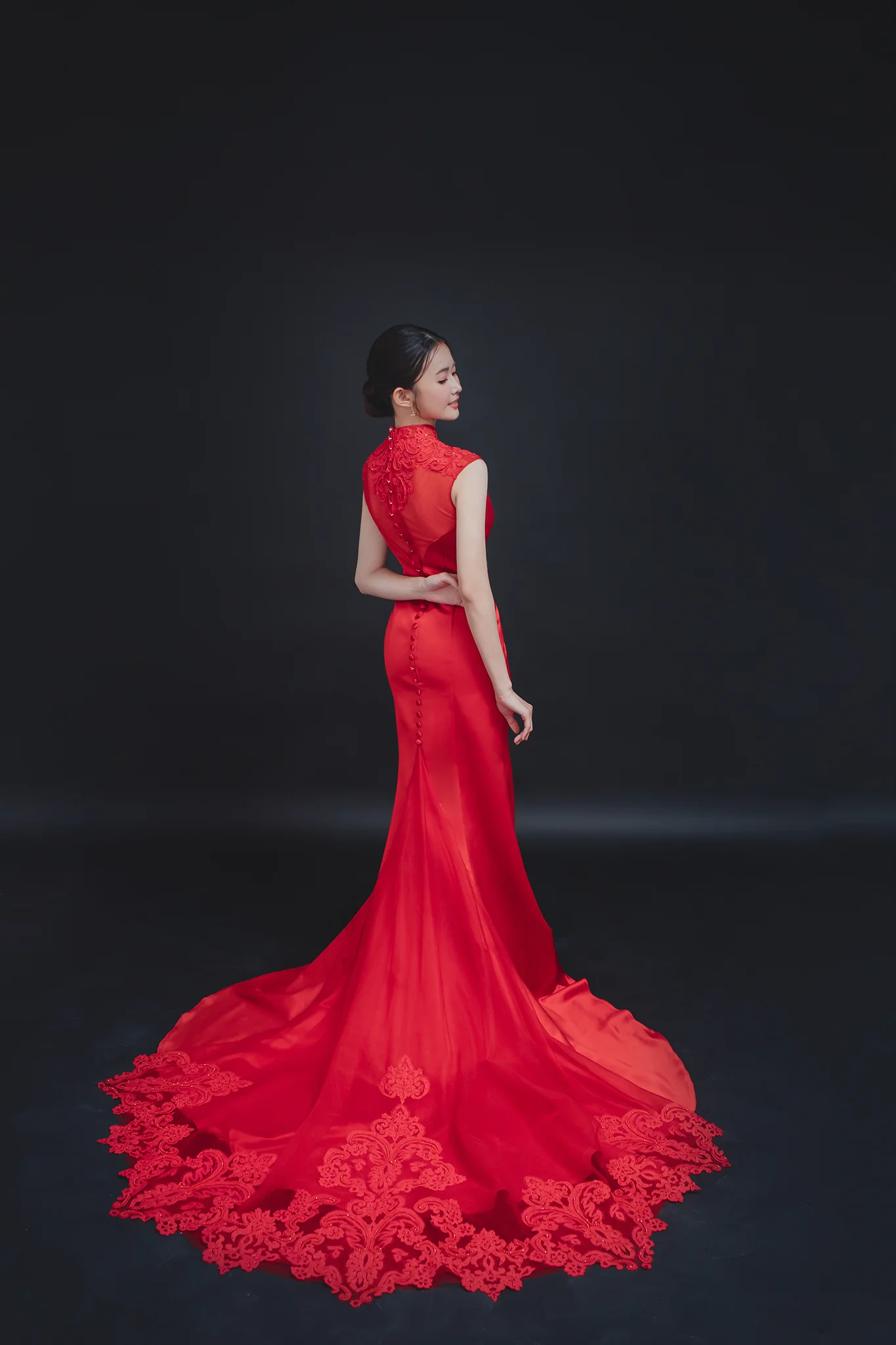 精品晚禮服 | 新中式紅緞魚尾旗袍禮服 | 禮服租借 | 量身訂製 | 台中婚紗 | 八田伴伴 手作禮服婚物所