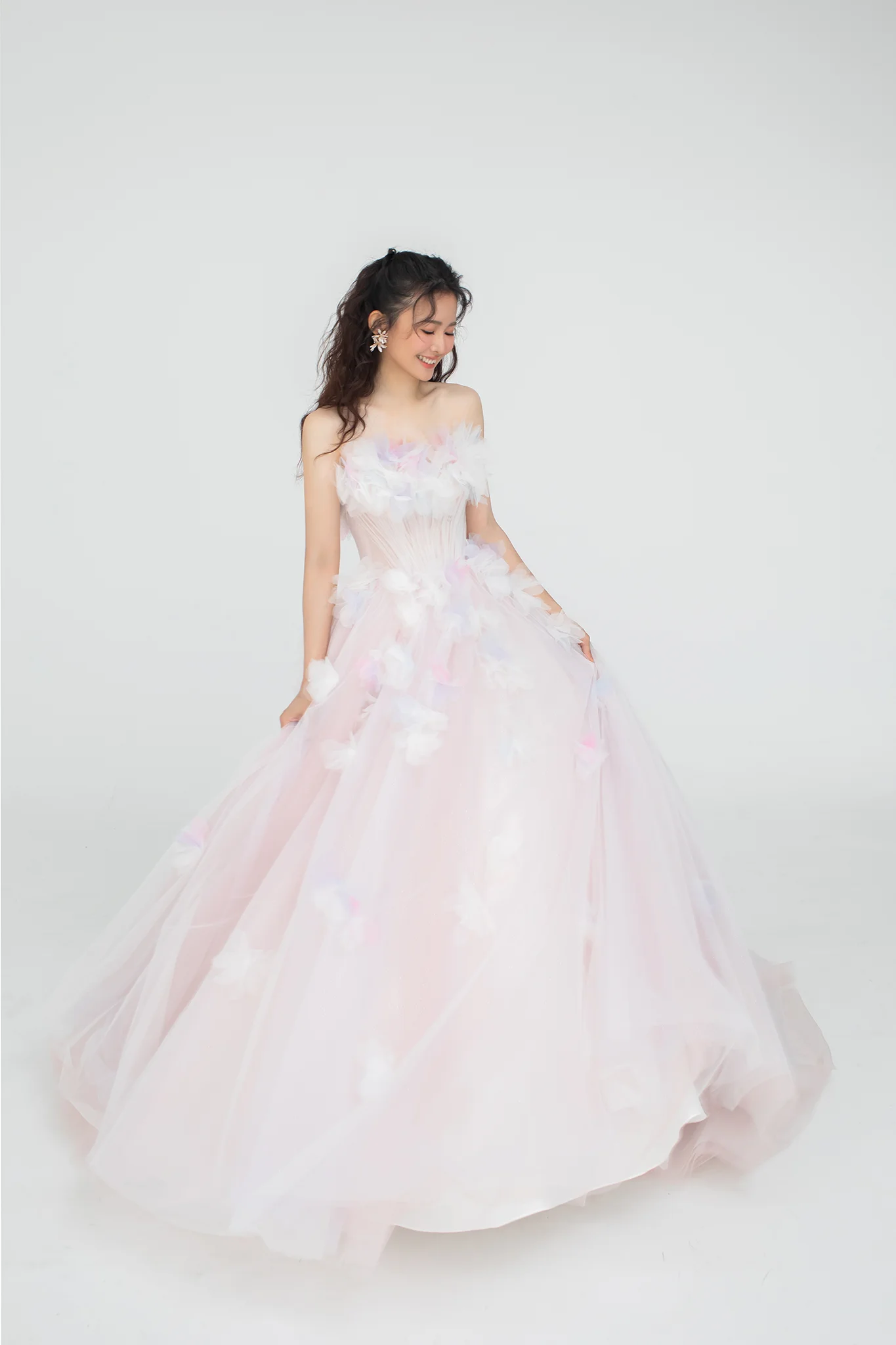 精品晚禮服 | 霧粉羽花手作禮服 | 禮服租借 | 量身訂製 | 台中婚紗 | 八田伴伴 手作禮服婚物所