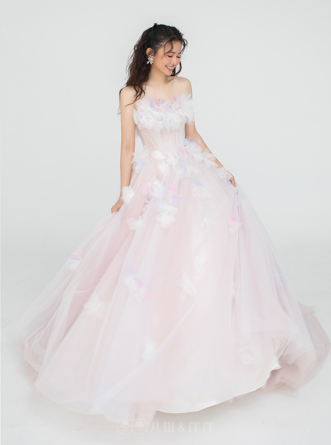 精品晚禮服 | 霧粉羽花手作禮服 | 禮服租借 | 量身訂製 | 台中婚紗 | 八田伴伴 手作禮服婚物所