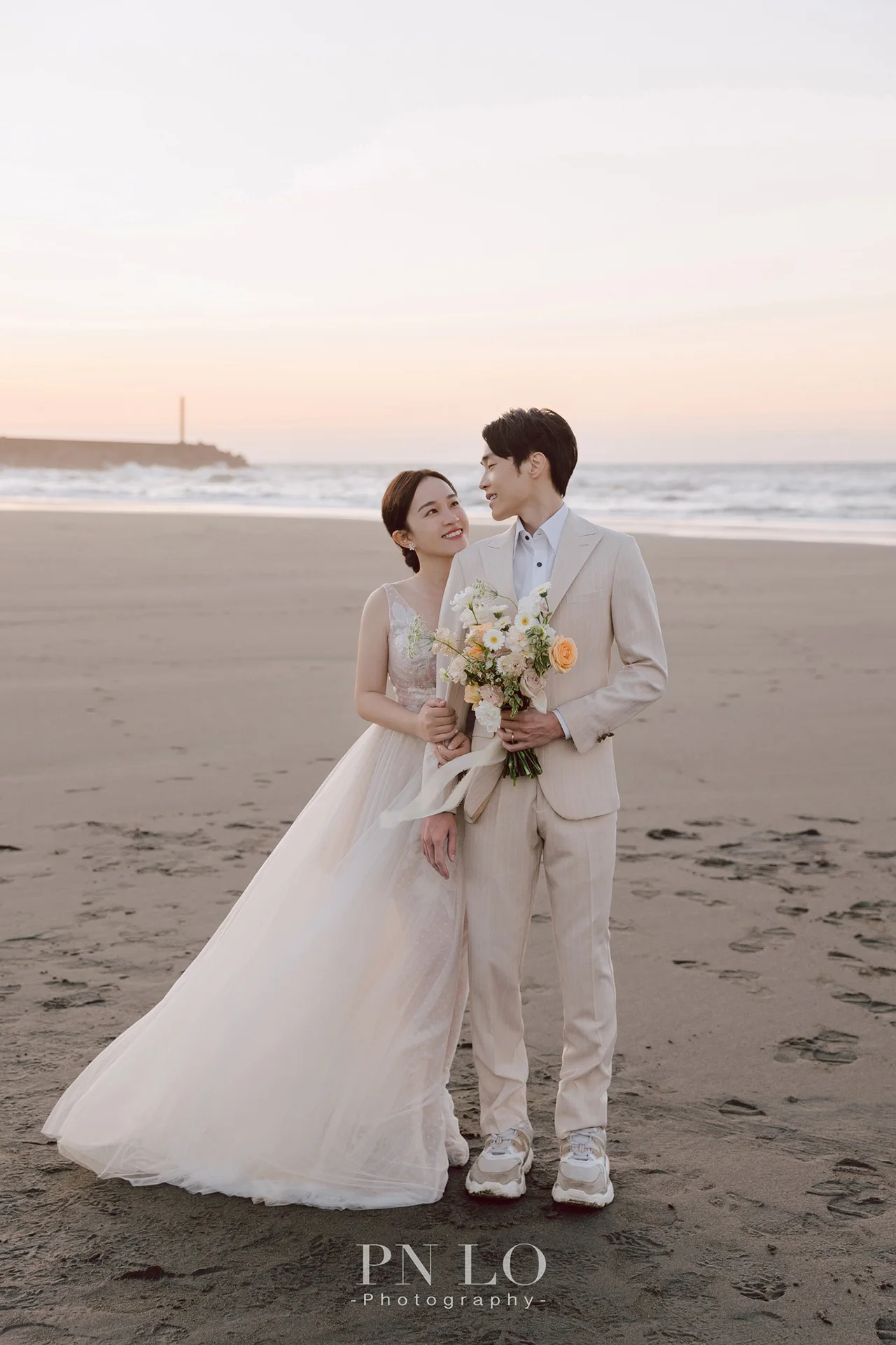 新人婚紗實穿拍攝 | 台中禮服租借 | 量身訂製婚紗 | 八田伴伴 手作禮服婚物所 新人婚紗實穿拍攝 | 裴妮 PNLO Photograohy | 新竹婚紗