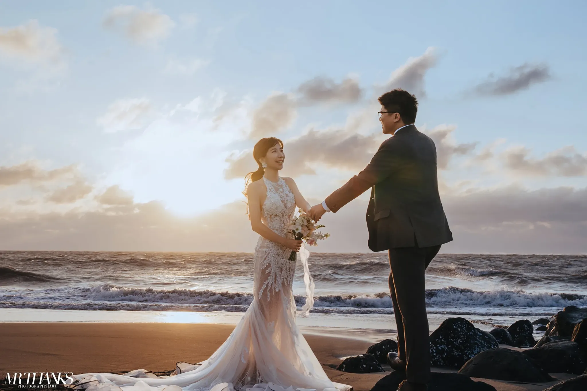 新人婚紗實穿拍攝 | 台中禮服租借 | 量身訂製婚紗 | 八田伴伴 手作禮服婚物所 新人婚紗實穿拍攝 | Mr. Thanks 攝影工作室 | 台中婚紗