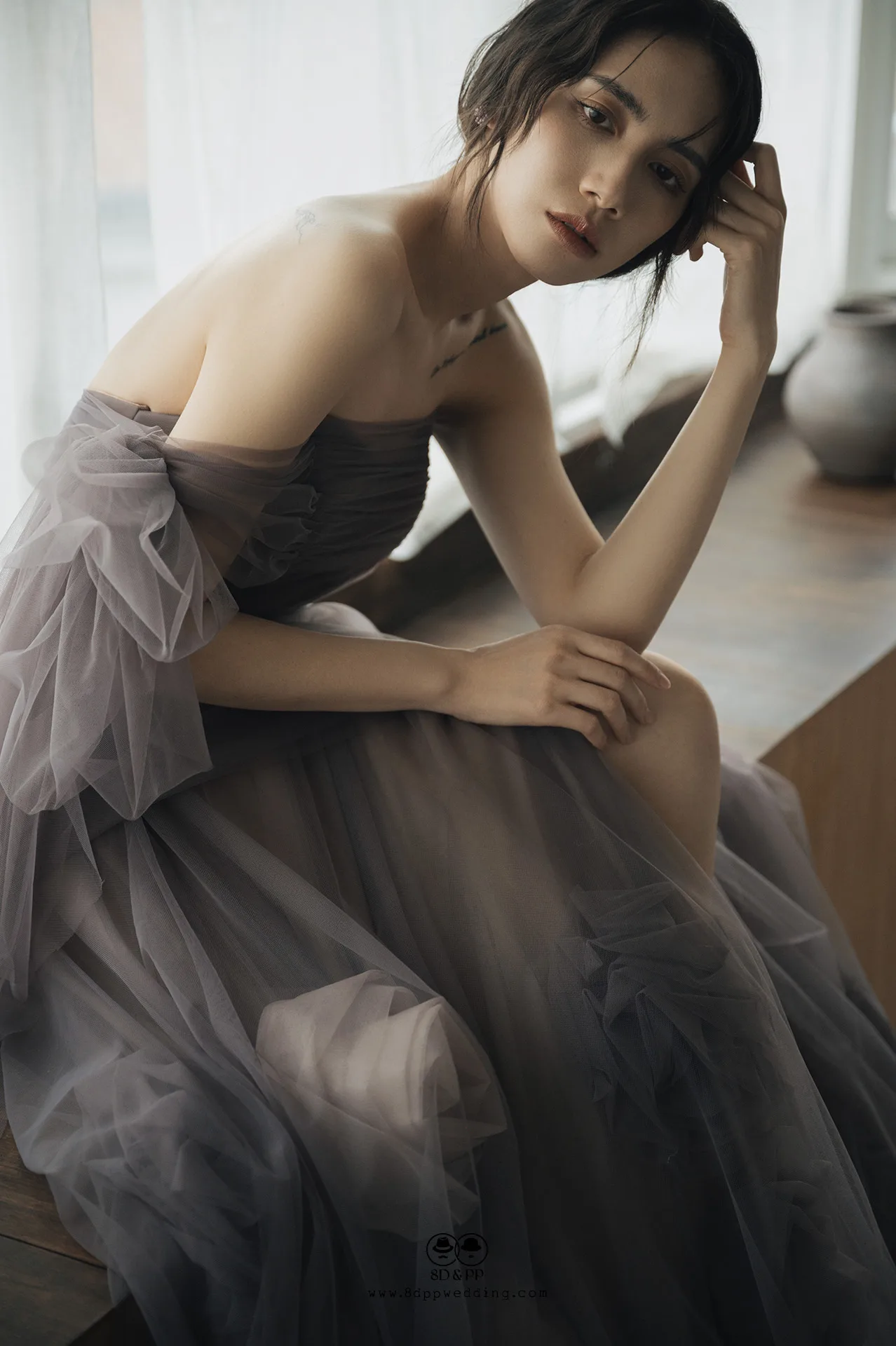 台中婚紗攝影推薦：八田伴伴新款紫色禮服情緒肖像紀錄。